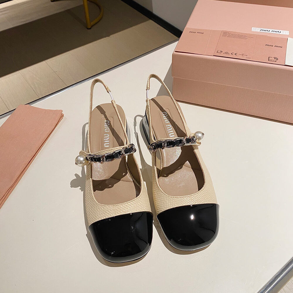 MIUMIU Patent leather and raffia slingback pumps